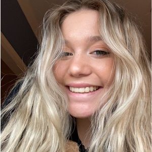 Meet your Posher, Chloe